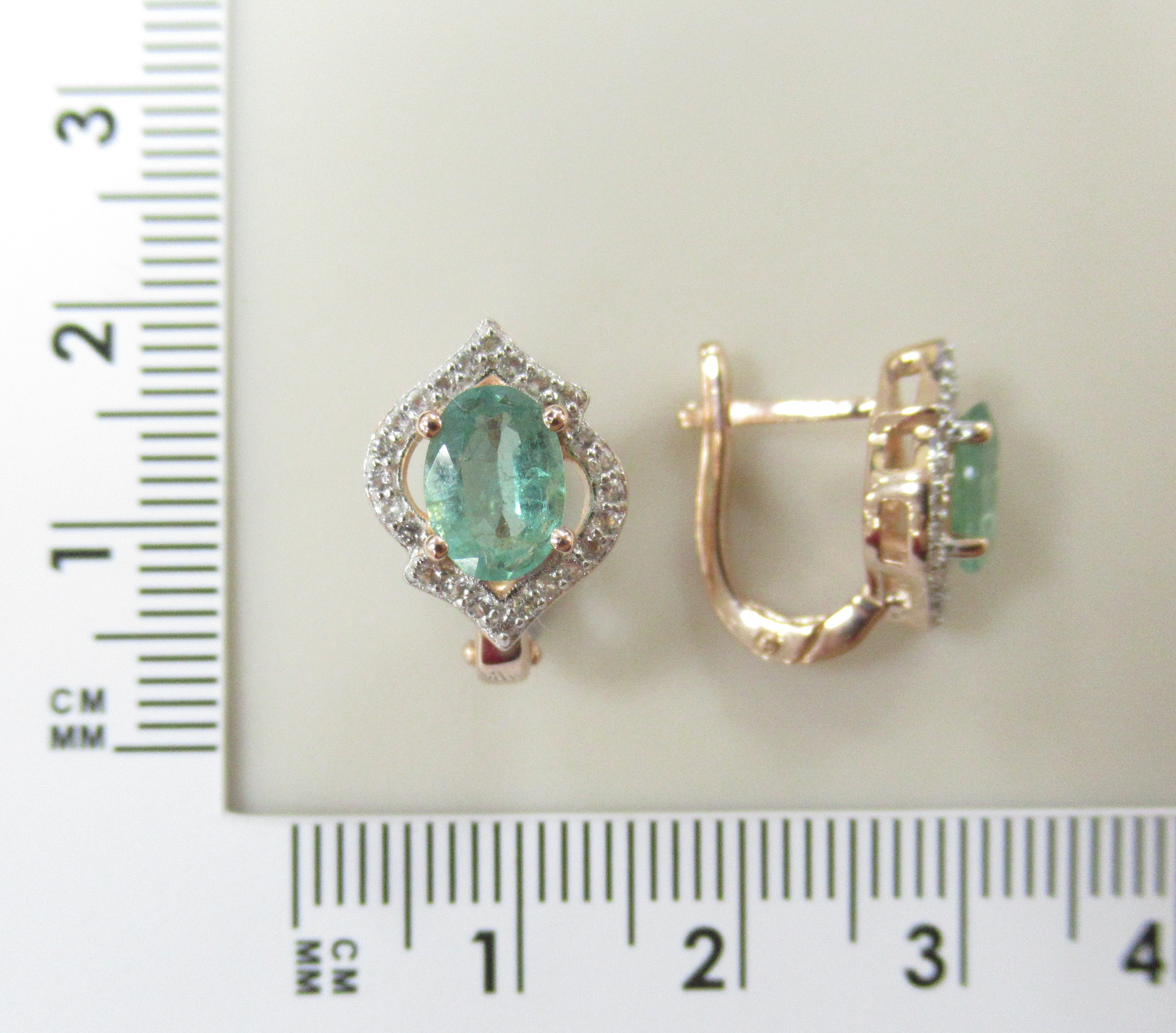 Серебряные серьги с изумрудами